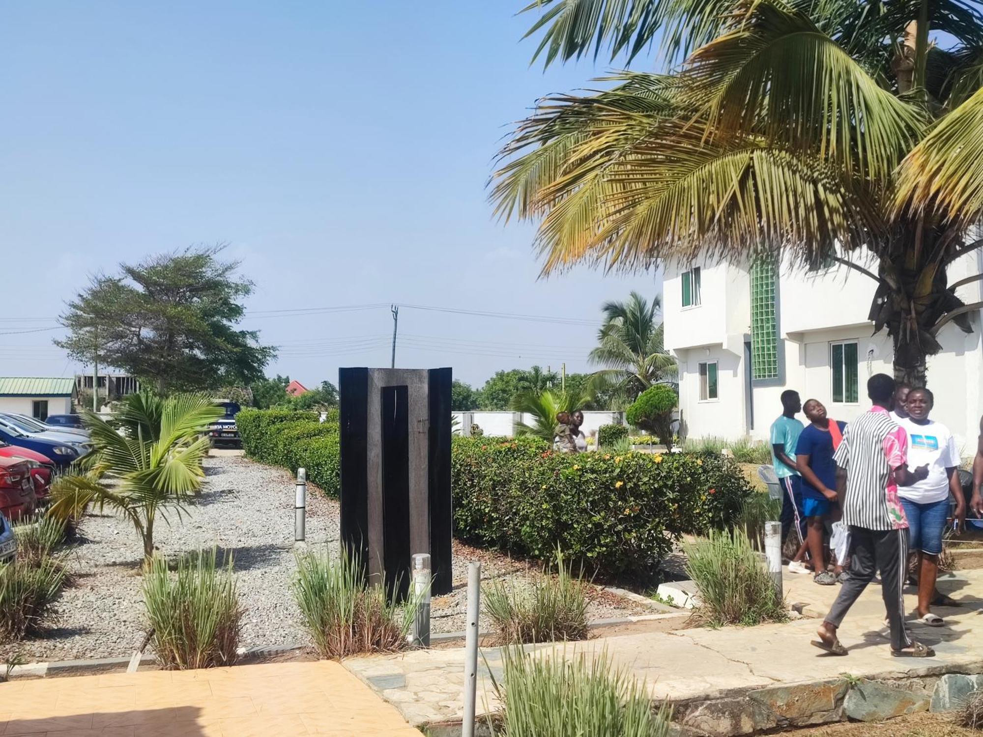 Ellisa Hospitality And Spa Acra Exterior foto