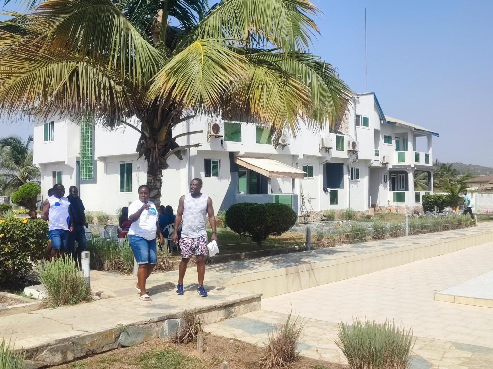 Ellisa Hospitality And Spa Acra Exterior foto