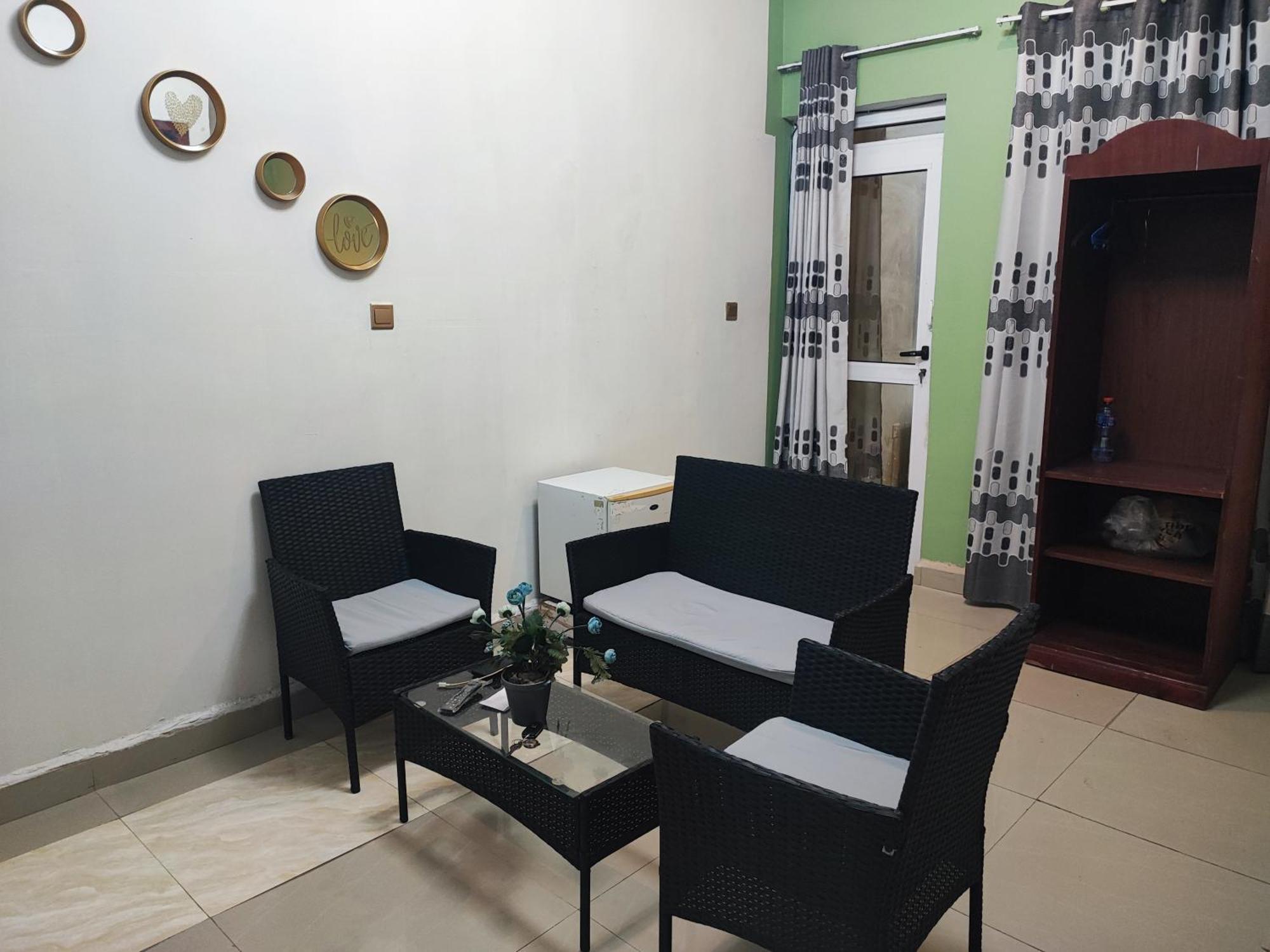 Ellisa Hospitality And Spa Acra Exterior foto